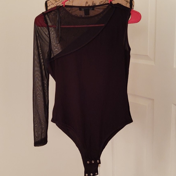 EUC 💢 | Atmosphere Solid One Shoulder Bodysuit - Picture 4 of 7